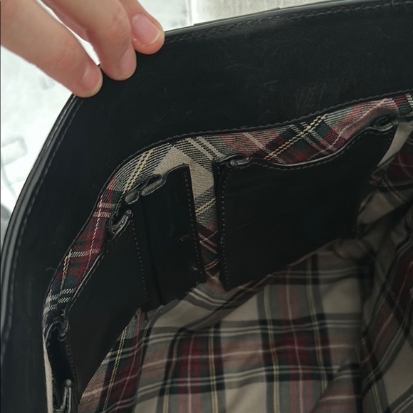 Black Messenger Bag with Adjustable Shoulder Strap - OPEN TO OFFERS - Picture 5 of 9